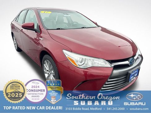 Used 2017 Toyota Camry Hybrid image 1