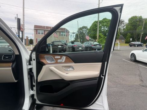 Used 2021 Mercedes-Benz GLS 450 4MATIC image 22