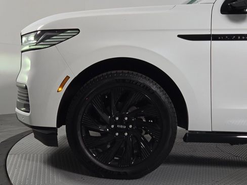 Used 2026 Lincoln Navigator Reserve AWD/4WD image 11