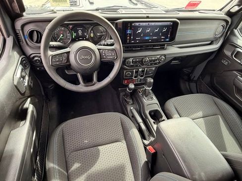 Used 2025 Jeep Wrangler Unlimited Rubicon 4xe w/ Safety Group AWD/4WD image 11