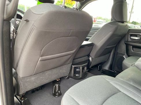 Used 2025 RAM 2500 Big Horn AWD/4WD image 32