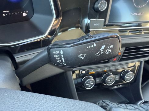 Used 2024 Volkswagen Jetta SE image 42