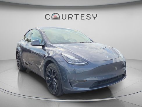 Used 2023 Tesla Model Y Long Range AWD/4WD image 3