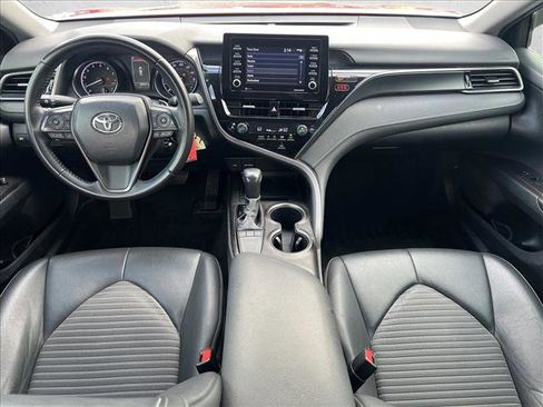 Used 2022 Toyota Camry SE image 19