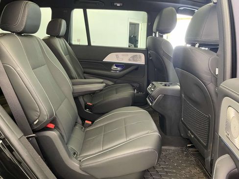 Used 2025 Mercedes-Benz GLS 580 4MATIC image 19