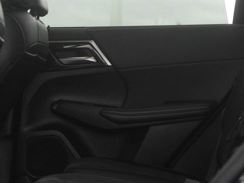 Used 2024 Mitsubishi Outlander SE Black Edition image 38