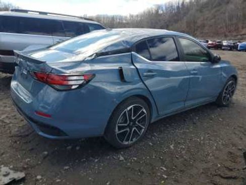 Used 2025 Nissan Sentra SR w/ SR Premium Package FWD image 4