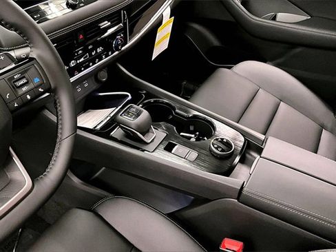 New 2025 Nissan Rogue SL w/ Tech Package image 8