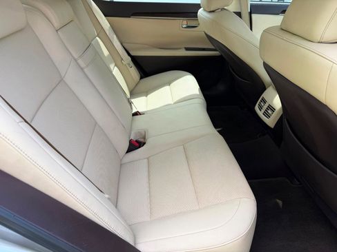 Used 2016 Lexus ES 350 w/ Premium Package w/Wood Trim FWD image 23
