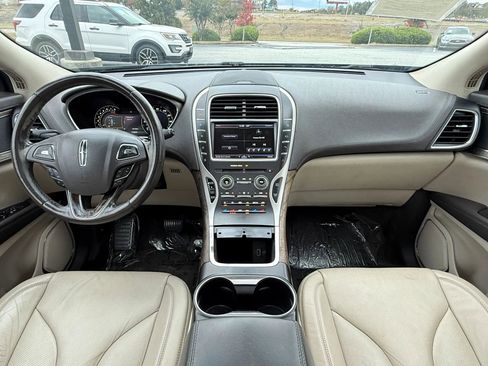 Used 2016 Lincoln MKX Reserve w/ Technology Package FWD image 3