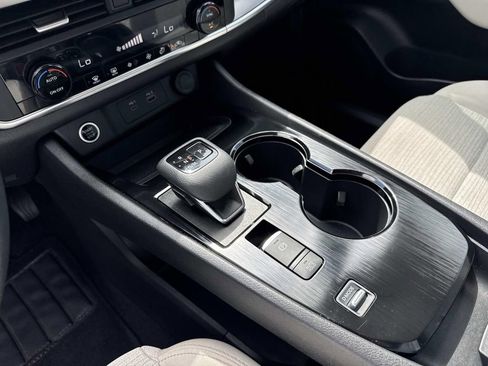 Used 2023 Nissan Rogue SV image 26