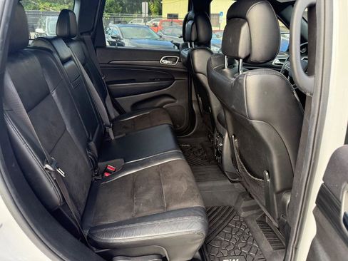 Used 2019 Jeep Grand Cherokee Altitude image 14