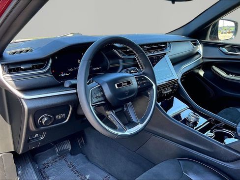 Used 2023 Jeep Grand Cherokee L Laredo AWD/4WD image 14