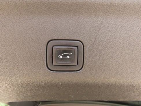 Used 2022 Chevrolet Tahoe Premier AWD/4WD image 13