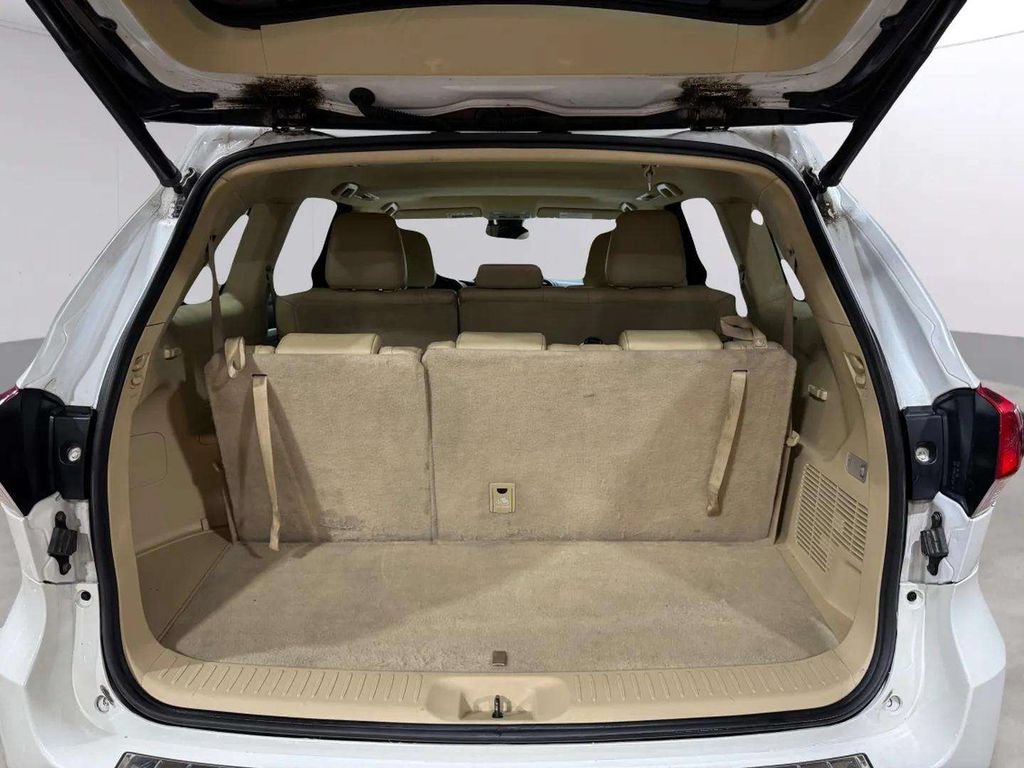 Used 2019 Toyota Highlander XLE AWD/4WD image 31