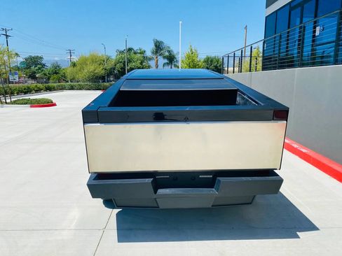 Used 2024 Tesla Cybertruck AWD Crew Cab image 6