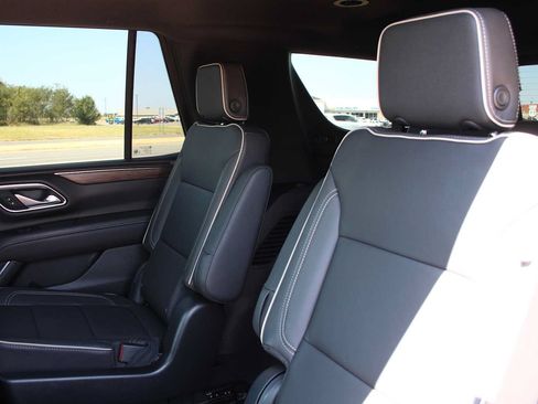 Used 2023 Chevrolet Tahoe Premier AWD/4WD image 31