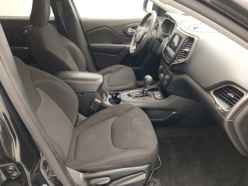 Used 2019 Jeep Cherokee Latitude w/ Popular Appearance Group image 21