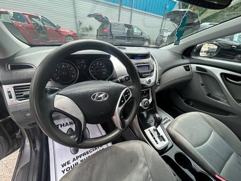 Used 2012 Hyundai Elantra GLS FWD image 5
