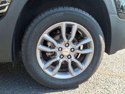 Used 2024 GMC Terrain SLT AWD/4WD image 9