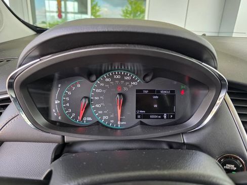 Used 2020 Chevrolet Trax LT w/ LT Convenience Package AWD/4WD image 23