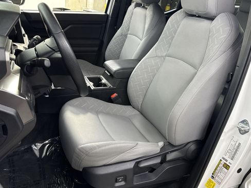 Used 2025 Toyota Tacoma SR5 image 4