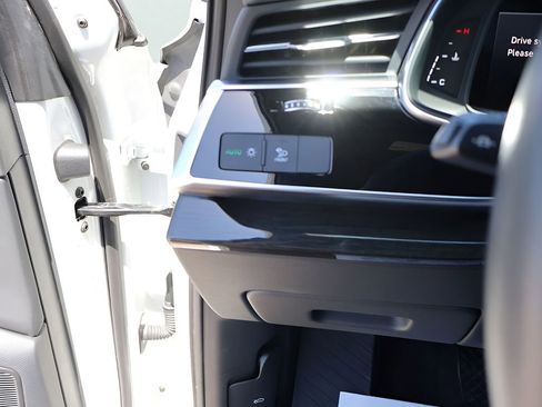 Used 2025 Audi Q7 3.0T Premium Plus AWD/4WD image 37