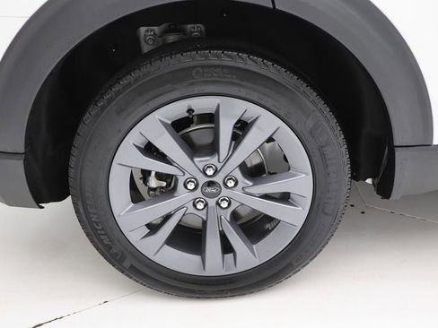 Used 2023 Ford Explorer XLT w/ Equipment Group 202A image 10