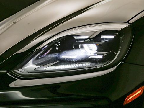 Certified 2024 Porsche Cayenne AWD/4WD image 11