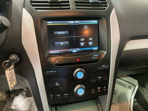 Used 2014 Ford Explorer XLT w/ Equipment Group 202A AWD/4WD image 19