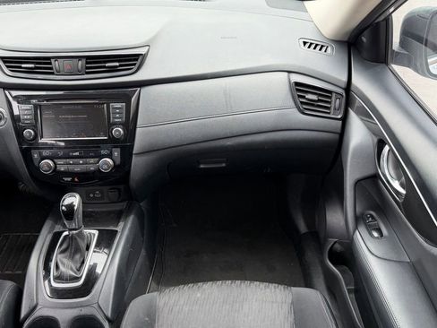 Used 2019 Nissan Rogue SV FWD image 11