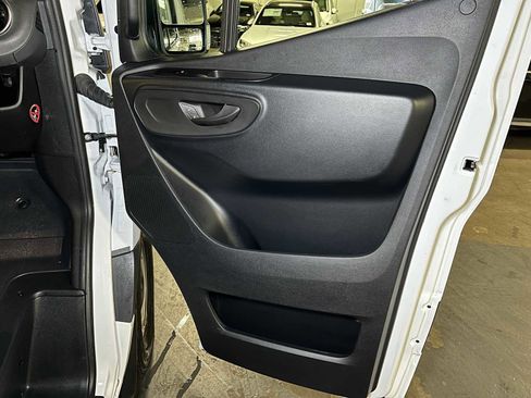 Used 2025 Mercedes-Benz Sprinter 2500 image 10