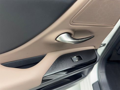 Used 2023 Lexus ES 350 w/ Premium Package image 38