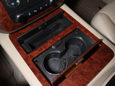 Used 2013 Chevrolet Tahoe LTZ image 18