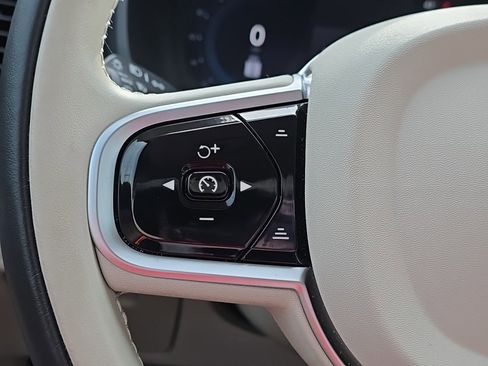 Used 2025 Volvo XC90 B6 Ultra w/ Protection Package Premier image 22