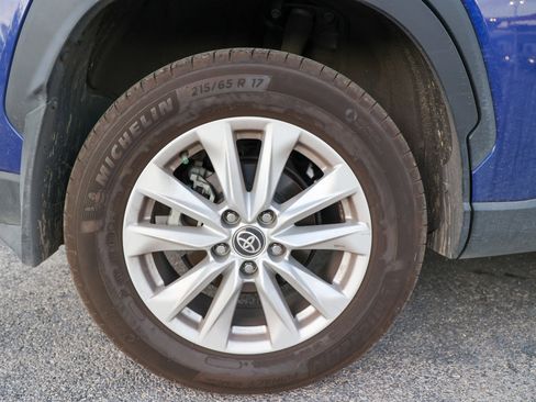 Certified 2025 Toyota Corolla Cross LE w/ Moonroof Package image 13