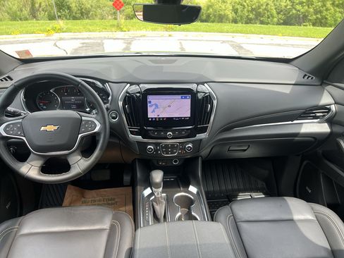 Used 2023 Chevrolet Traverse LT w/ LT Premium Package AWD/4WD image 21