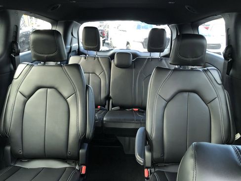 New 2026 Chrysler Pacifica Select image 21