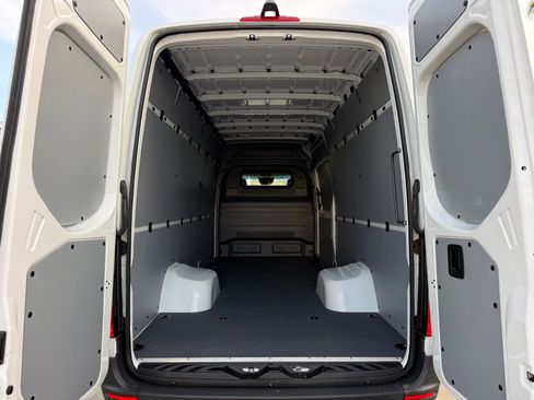 Used 2024 Mercedes-Benz Sprinter 3500 image 19