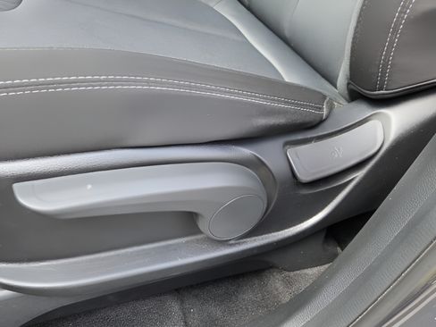 Used 2022 Hyundai Palisade SE FWD image 18