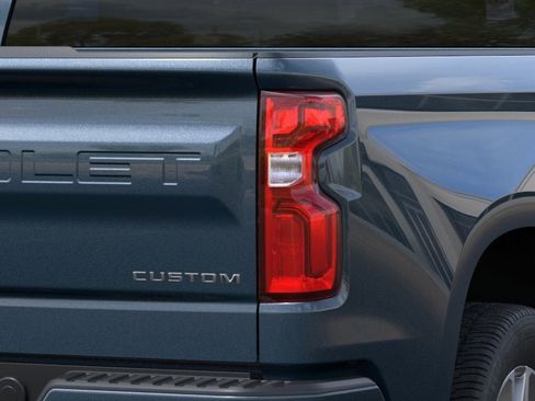 Used 2024 Chevrolet Silverado 1500 Custom image 11
