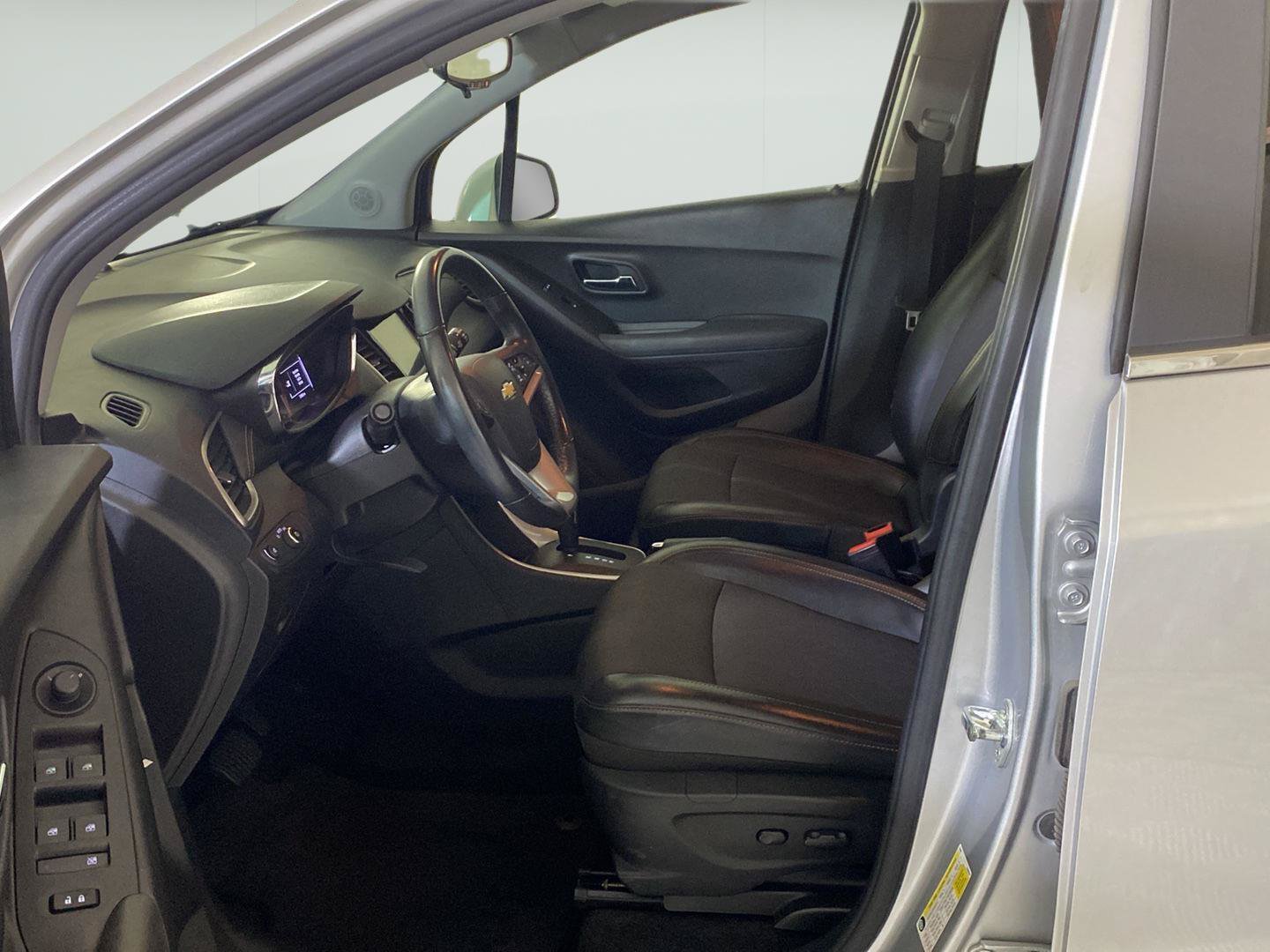 Certified 2018 Chevrolet Trax LT w/ LT Convenience Package FWD image 19