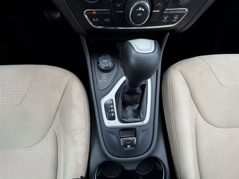 Used 2015 Jeep Cherokee Latitude AWD/4WD image 25
