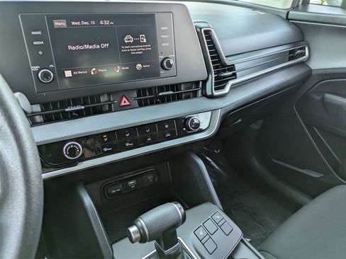 Used 2024 Kia Sportage LX image 20