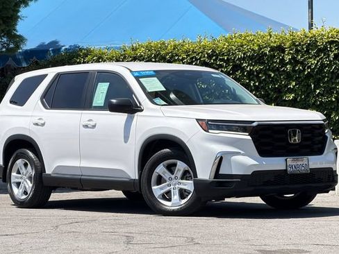 Certified 2024 Honda Pilot LX image 2