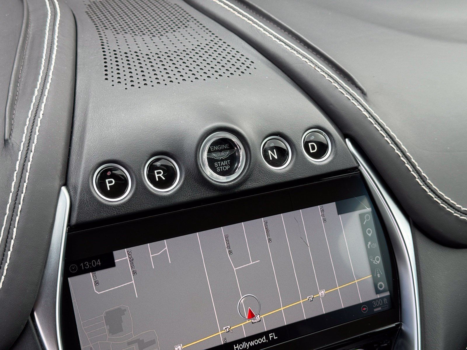 Used 2021 Aston Martin DBX AWD/4WD image 29