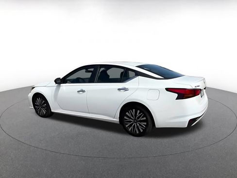 Used 2025 Nissan Altima 2.5 SV FWD image 10