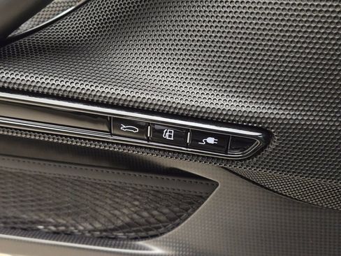 Used 2022 Ferrari SF90 Stradale AWD/4WD image 37