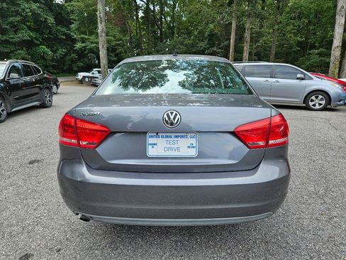 Used 2013 Volkswagen Passat S image 7