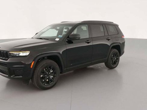 New 2025 Jeep Grand Cherokee L Laredo image 1